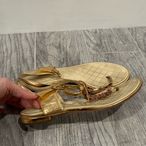 Chanel gold interlocking CC logo t strap sandals - Picture 7 of 12